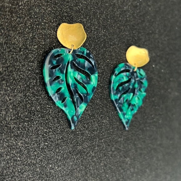 New Tropical Leaf Earrings - Picture 2 of 4